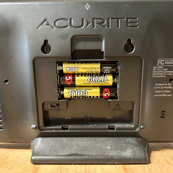 Acu-Rite Indoor/Outdoor Temperature Monitor - Picture 2 of 3